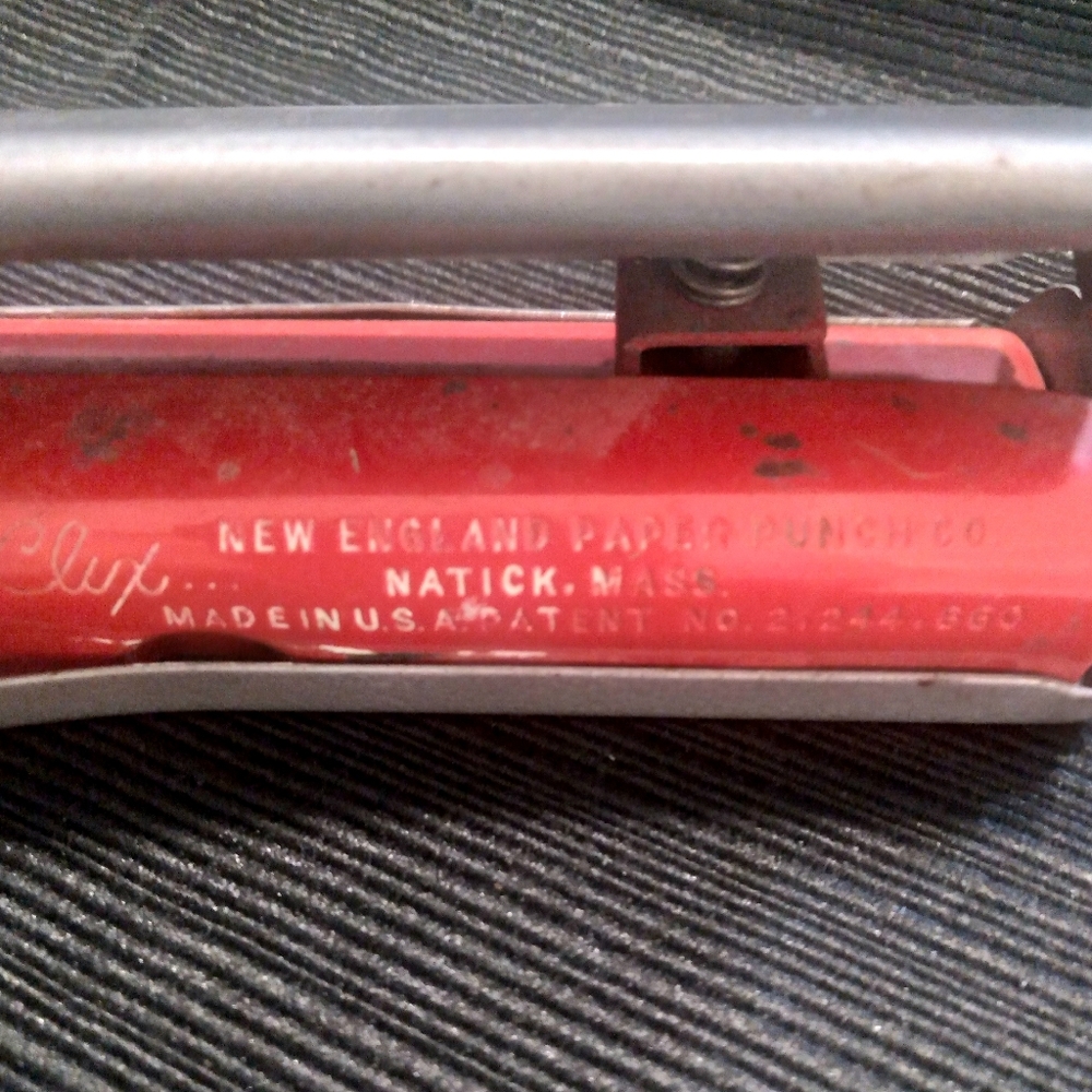 Clix Vintage 3 Hole Paper Punch - Picture 4 of 8